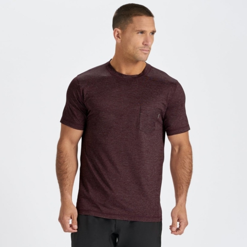 Vuori Tradewind Performance Tech Tee In Oxblood Heather Classic Gym Activewear